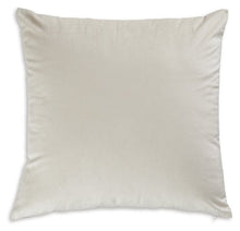 Load image into Gallery viewer, Edinfielders Pillow (Set of 4)
