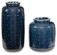 Load image into Gallery viewer, Marenda Vase (Set of 2) image
