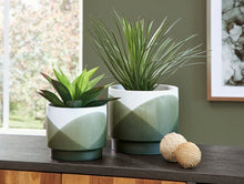 Load image into Gallery viewer, Ardenridge Planter (Set of 2)
