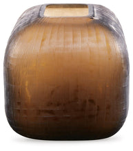 Load image into Gallery viewer, Capard Vase
