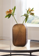 Load image into Gallery viewer, Capard Vase
