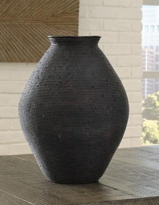 Hannela Vase