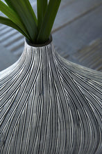 Load image into Gallery viewer, Donya Vase - Ego Home Furniture
