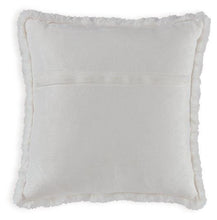 Load image into Gallery viewer, Gariland Pillow (Set of 4)
