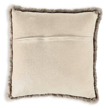 Load image into Gallery viewer, Gariland Pillow (Set of 4)
