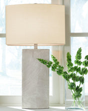 Load image into Gallery viewer, Bradard Table Lamp - Ego Home Furniture
