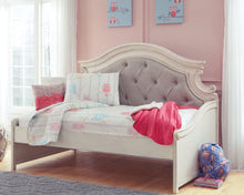 Load image into Gallery viewer, Realyn Daybed with 1 Large Storage Drawer - Ego Home Furniture
