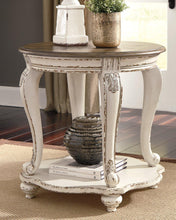 Load image into Gallery viewer, Realyn End Table Set
