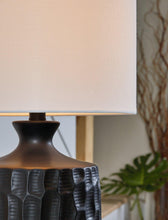 Load image into Gallery viewer, Ellisley Lamp Set
