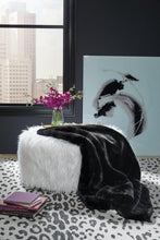 Load image into Gallery viewer, Gariland Throw - Ego Home Furniture
