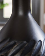 Load image into Gallery viewer, Garinton Table Lamp - Ego Home Furniture
