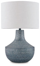 Load image into Gallery viewer, Schylarmont Table Lamp image
