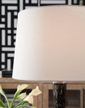 Load image into Gallery viewer, Tenslow Table Lamp
