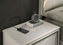Load image into Gallery viewer, Queen Bed - Dresser - Mirror

