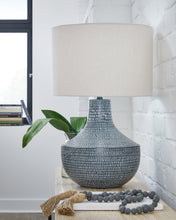 Load image into Gallery viewer, Schylarmont Lamp Set
