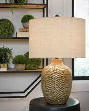 Load image into Gallery viewer, Jairgan Table Lamp (Set of 2)
