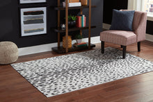 Load image into Gallery viewer, Samya 5&#39;3&quot; x 7&#39;7&quot; Rug
