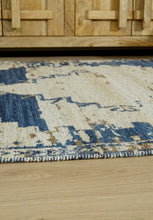 Load image into Gallery viewer, Varnler Rug
