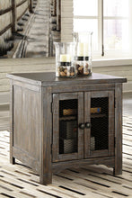 Load image into Gallery viewer, Danell Ridge End Table

