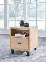 Load image into Gallery viewer, Freslowe End Table
