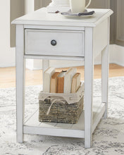 Load image into Gallery viewer, Kanwyn End Table

