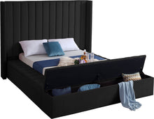 Load image into Gallery viewer, Kiki - Bed
