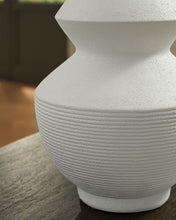 Load image into Gallery viewer, Naveen - Vase
