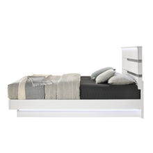 Load image into Gallery viewer, Paradox - 6/6-6/0 King/California King Panel Footboard - White
