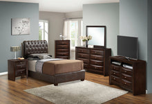 Load image into Gallery viewer, Tufted Upholstered Bed
