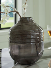 Load image into Gallery viewer, Harpwick - Vase
