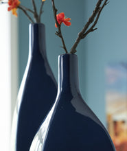 Load image into Gallery viewer, Abtinson - Vase
