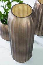 Load image into Gallery viewer, Briarcott - Vase

