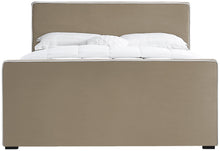 Load image into Gallery viewer, Dillard - Bed
