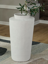 Load image into Gallery viewer, Flurinworth - Vase
