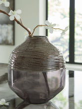 Load image into Gallery viewer, Harpwick - Vase
