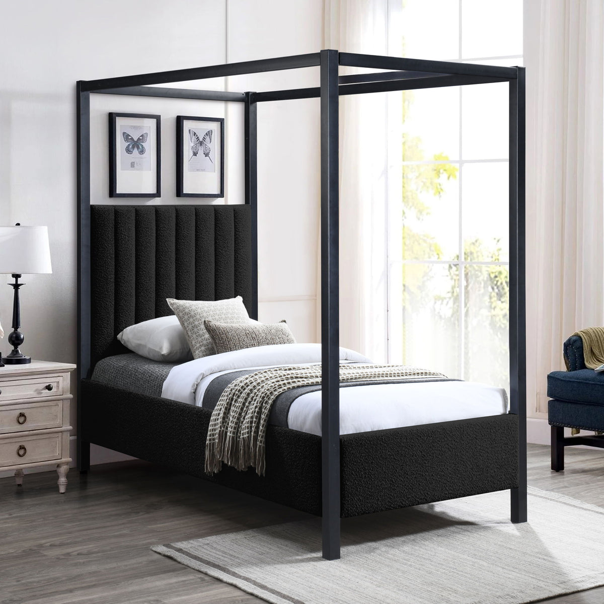 Kelly - Bed