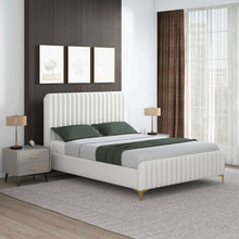 Load image into Gallery viewer, Valery - Upholstered Platform Bed
