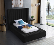 Load image into Gallery viewer, Kiki - Bed
