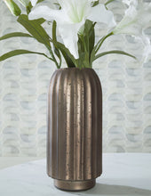 Load image into Gallery viewer, Briarcott - Vase
