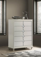 Load image into Gallery viewer, B025 - Chest - White
