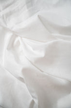 Load image into Gallery viewer, 4 Piece Short Queen Brushed Microfiber Hypoallergenic Sheet Set - White
