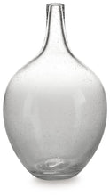 Load image into Gallery viewer, Kurthorne - Vase
