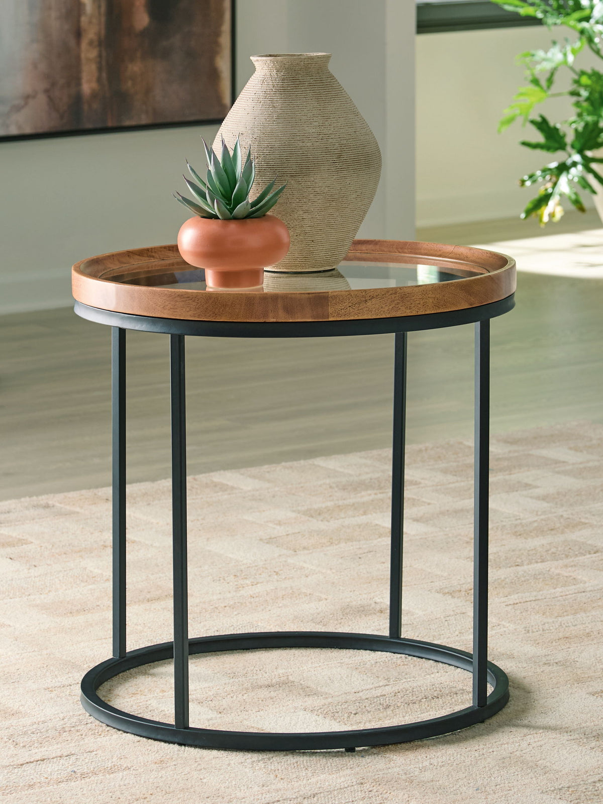 Noraluna - Round Table