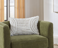 Load image into Gallery viewer, Farissen - Pillow
