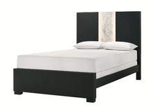 Load image into Gallery viewer, Crown Mark Furniture Rangley Queen Panel Bed in Black B6835-Q image
