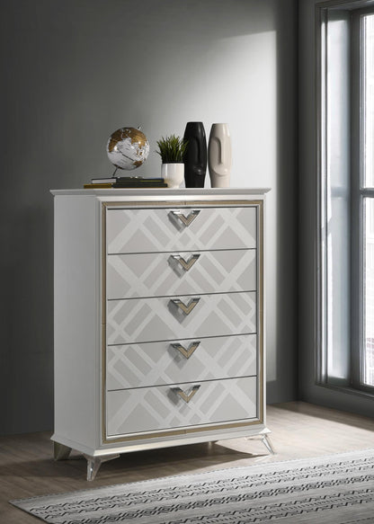 B026 - Chest - White